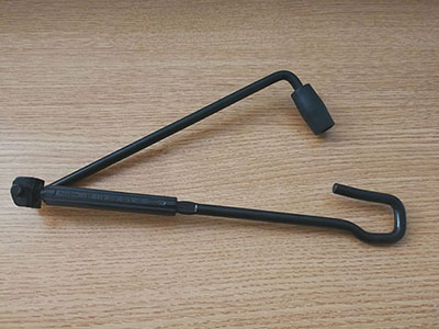 做汽車千斤頂手搖桿成型產品，選貝朗線材折彎機