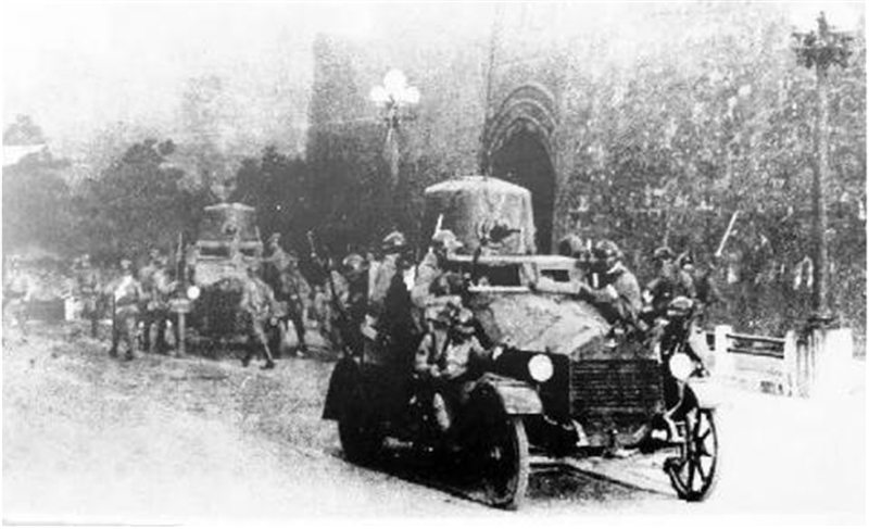 日軍裝甲車在沈陽大街上橫行——轉(zhuǎn)載網(wǎng)絡圖片